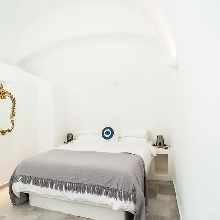 Mati Cave Karterados (Santorini)
